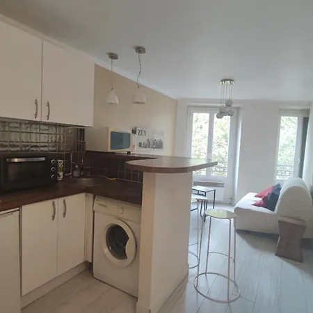 Apartment Studio Near Montmartre And Place De Clichy, Bright Sunny 4th Floor *